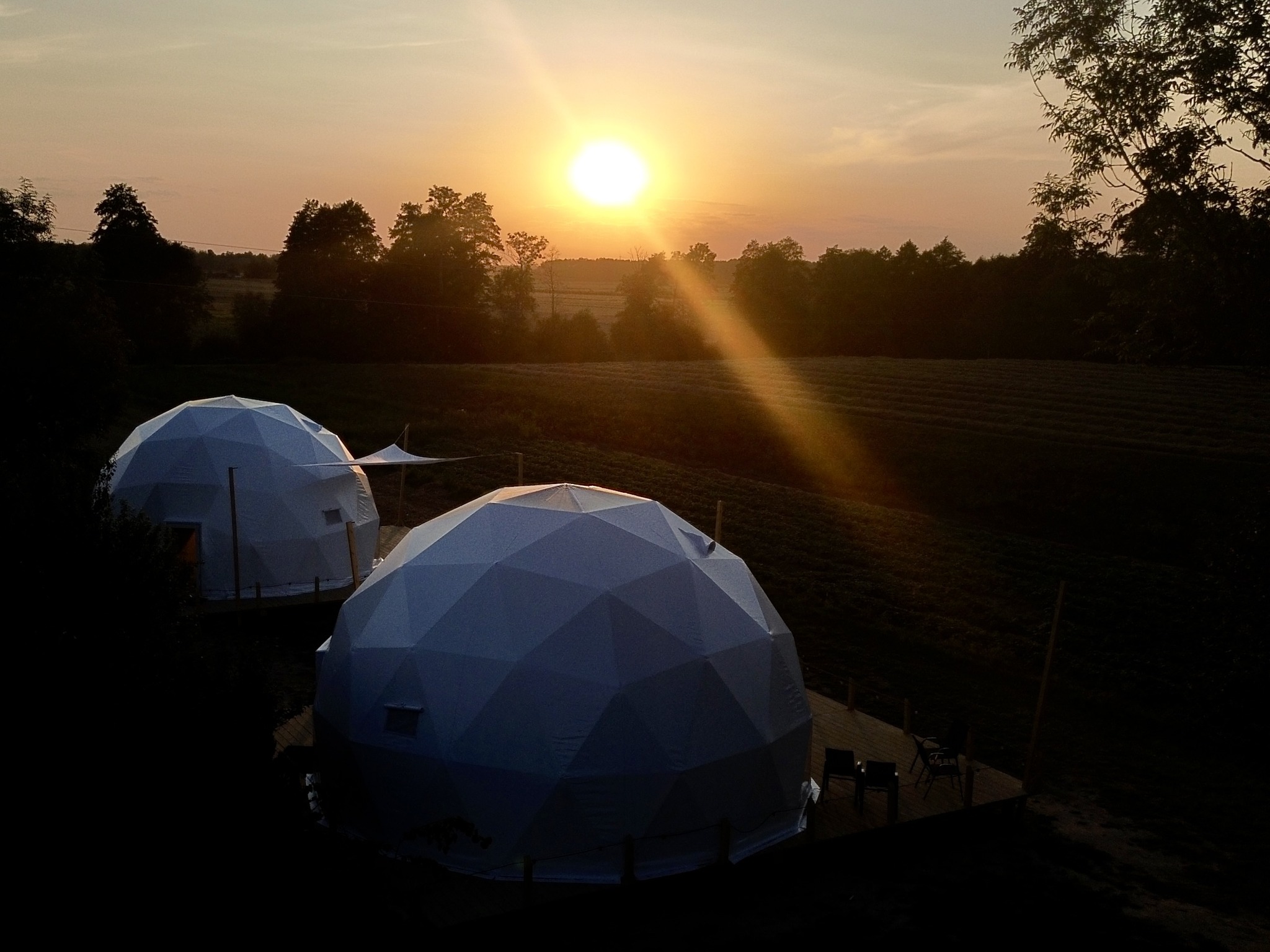 Kopuła Zielona – 50 m2 z prywatną łazienką, klimatyzacją i projektorem