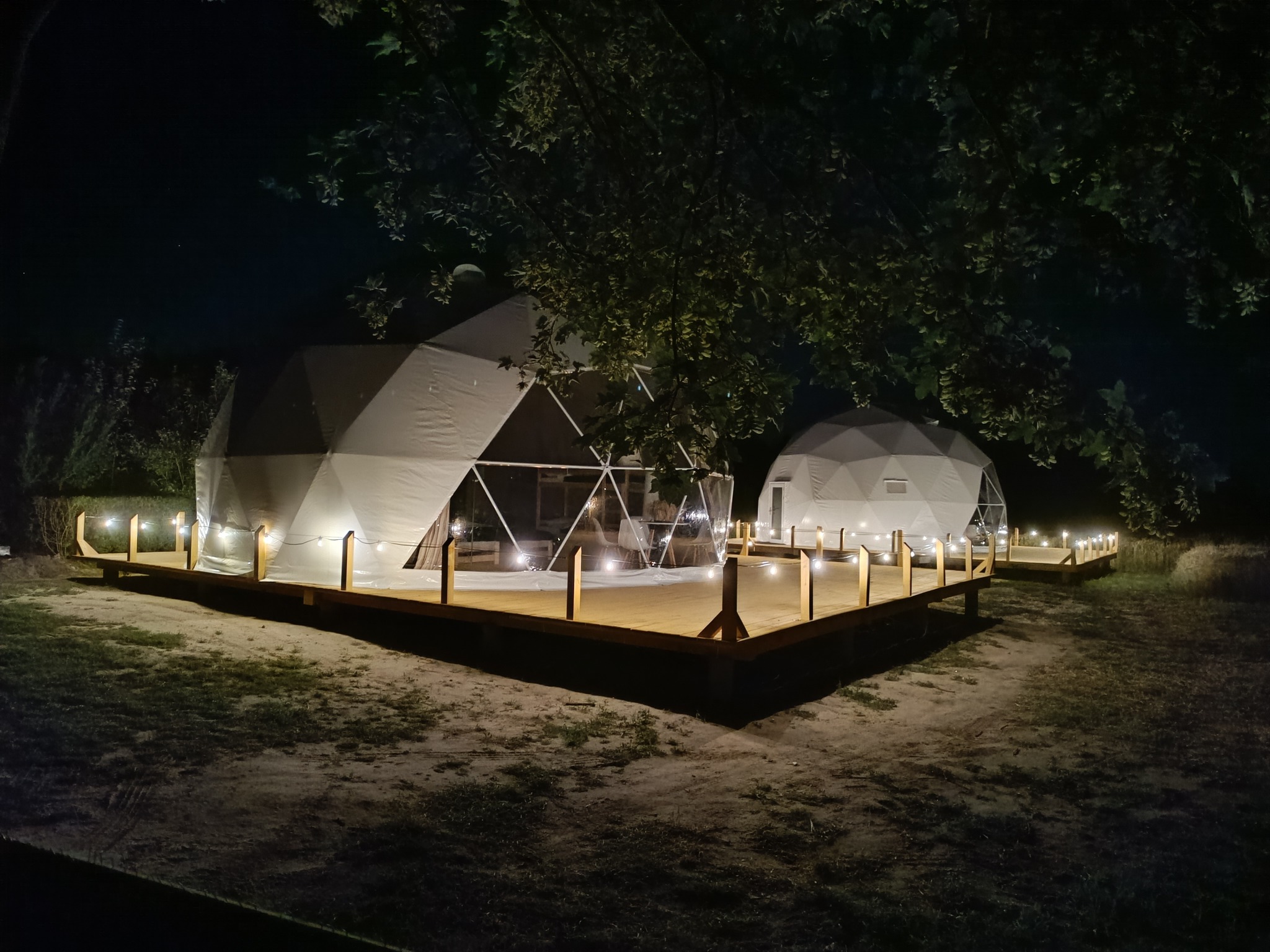 Kopuła Zielona – 50 m2 z prywatną łazienką, klimatyzacją i projektorem